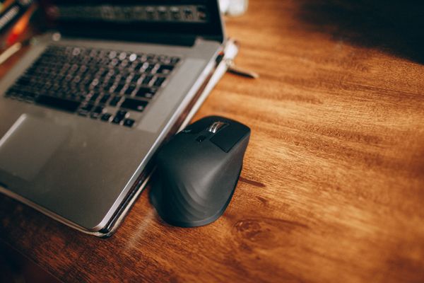 Universal Wireless Mouse (Desk Set)