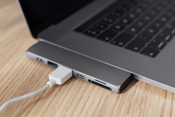 Universal USB-C Hub (Silver)